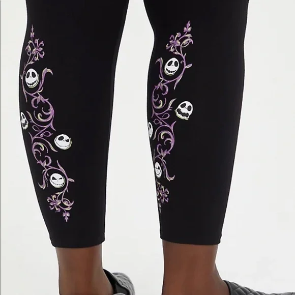 TORRID CROP LEGGING - DISNEY THE NIGHTMARE BEFORE CHRISTMAS FILIGREE - Picture 1 of 7